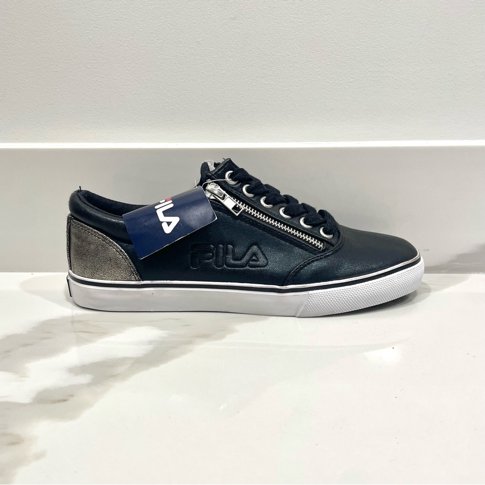 NEW Fila Black Side Zip Sneakers (size 5.5)